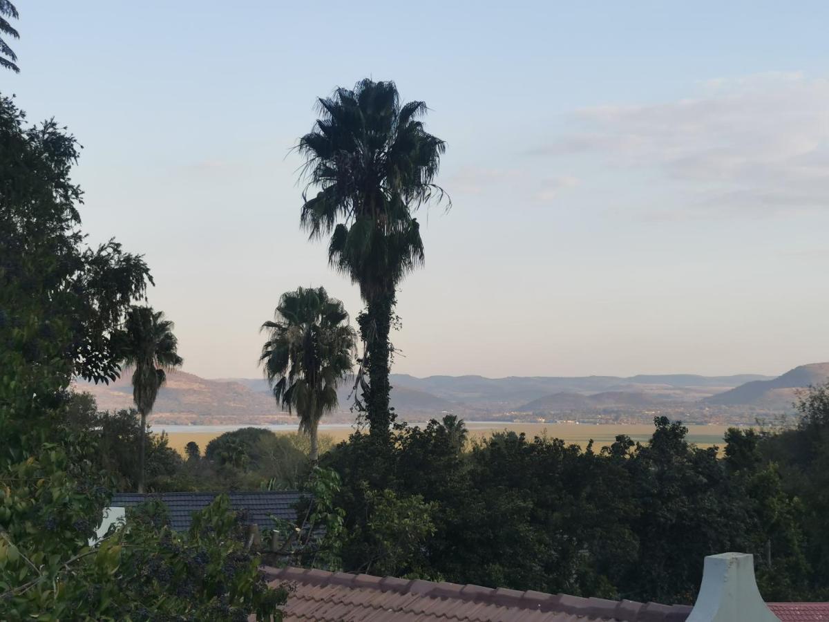Sun Deck Lodge Hartbeespoort Kültér fotó