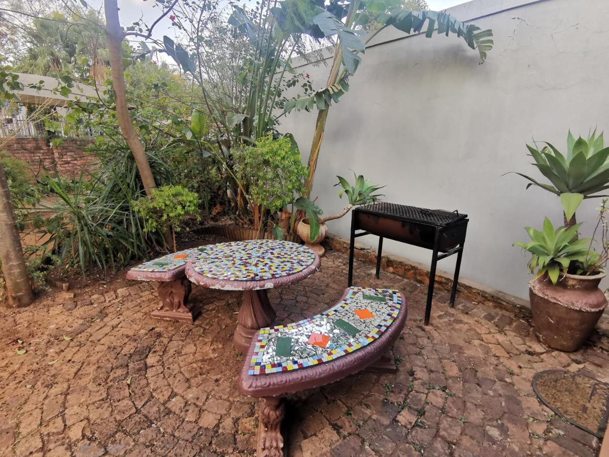 Sun Deck Lodge Hartbeespoort Kültér fotó
