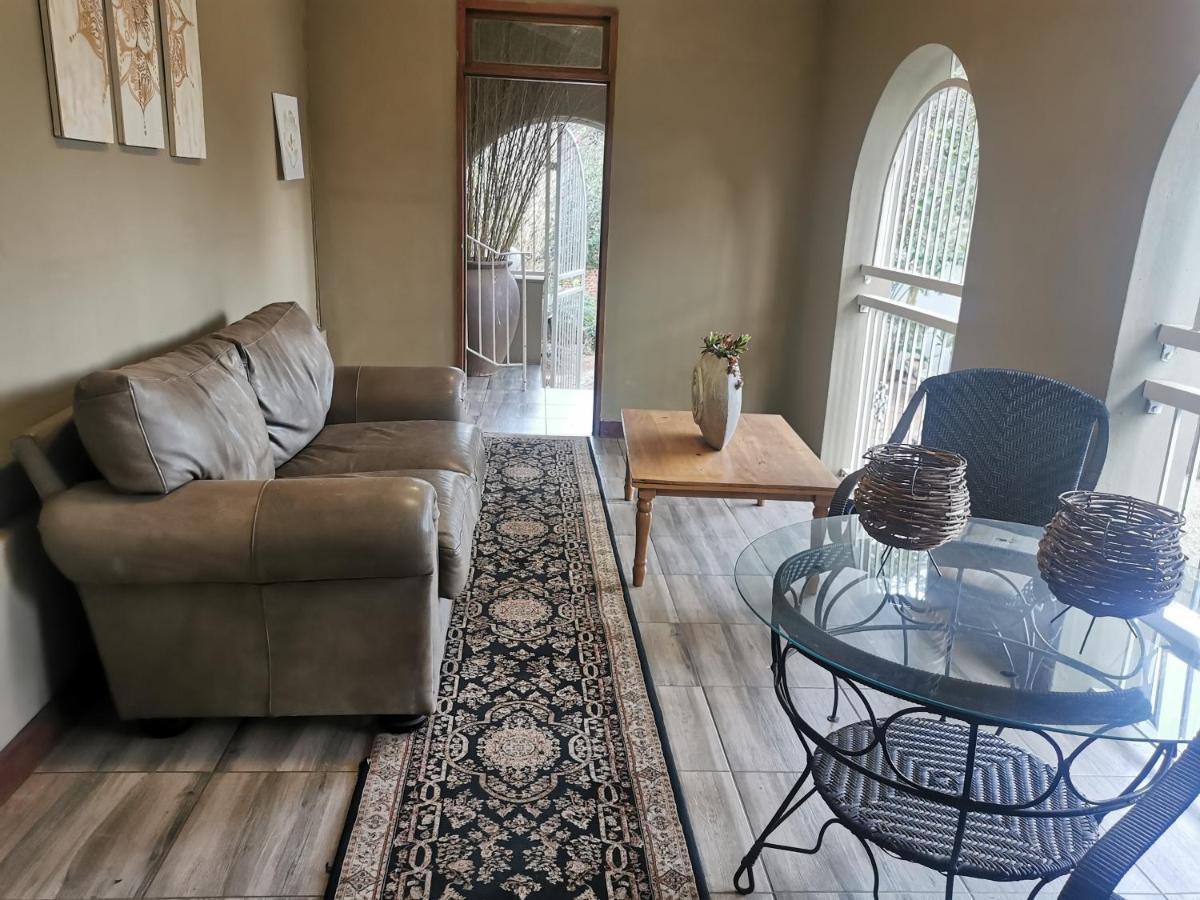Sun Deck Lodge Hartbeespoort Kültér fotó