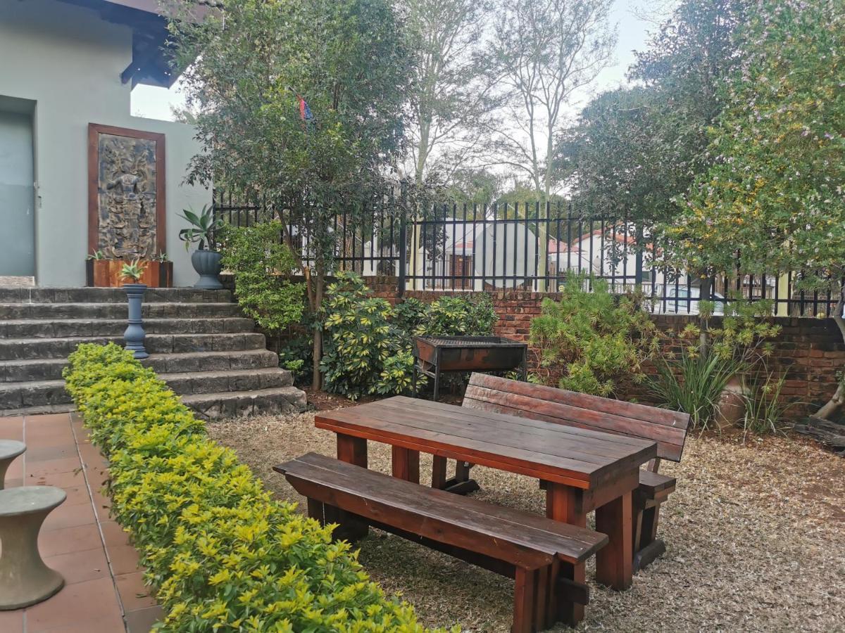 Sun Deck Lodge Hartbeespoort Kültér fotó
