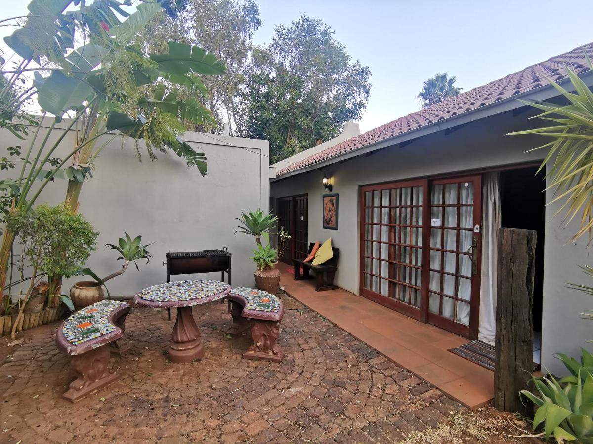 Sun Deck Lodge Hartbeespoort Kültér fotó