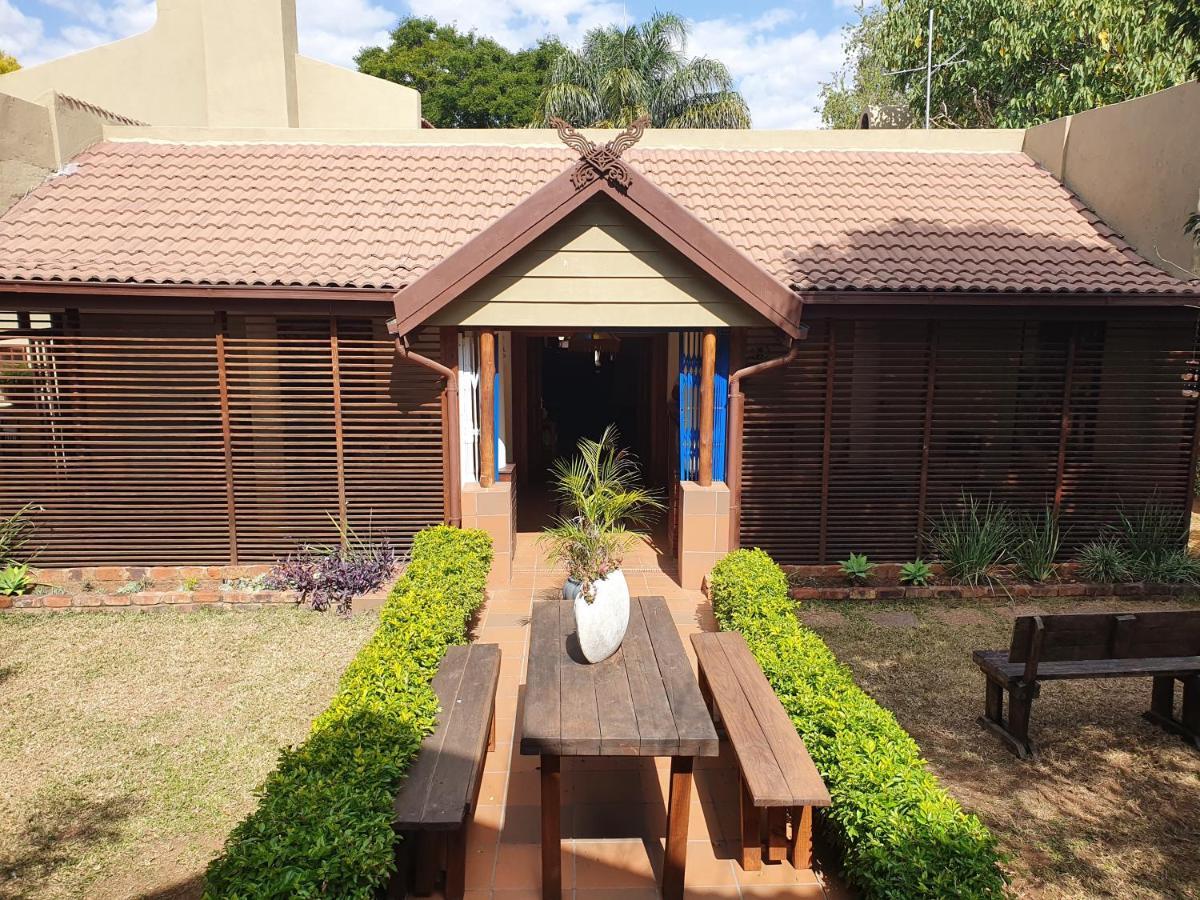 Sun Deck Lodge Hartbeespoort Kültér fotó