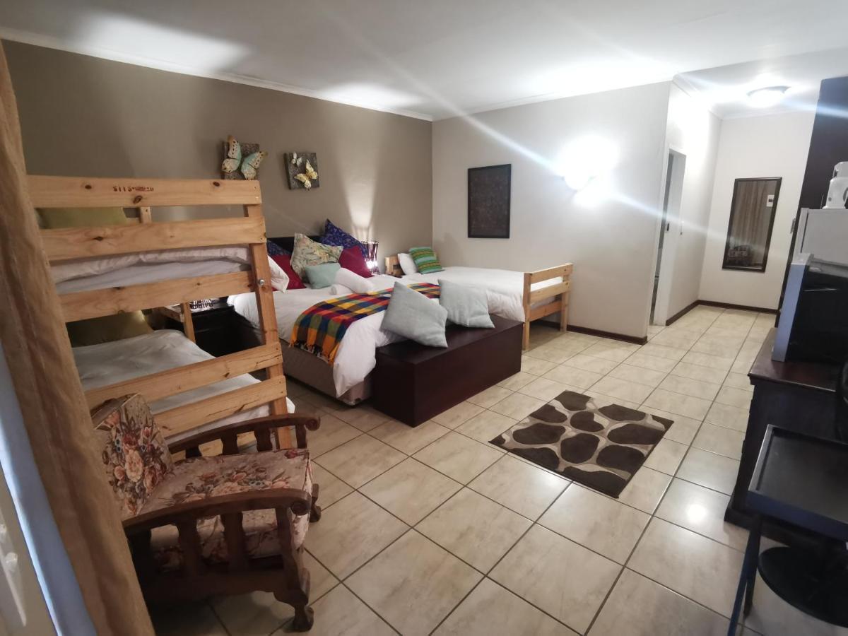 Sun Deck Lodge Hartbeespoort Kültér fotó